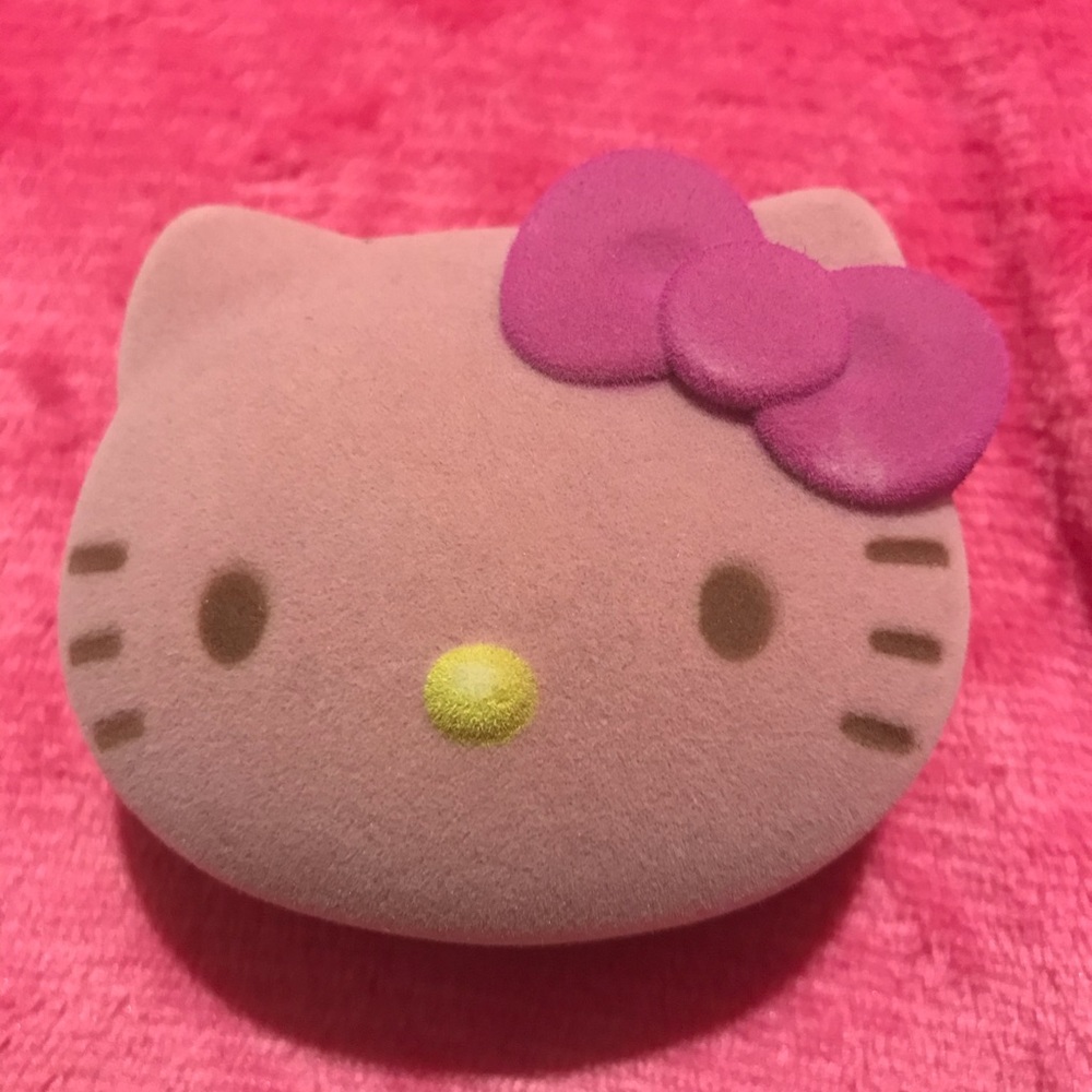 Hello kitty ring with  the pink case